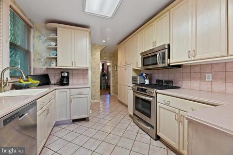 2201 Chilham Rd, Baltimore, MD 21209 photo 13