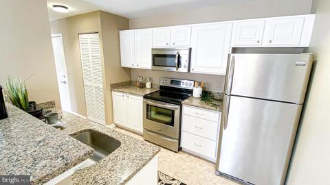 2702 Lighthouse Pt E #713, Baltimore, MD 21224 photo 7