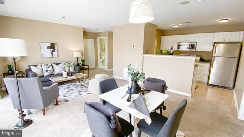 2702 Lighthouse Pt E #713, Baltimore, MD 21224 photo 1