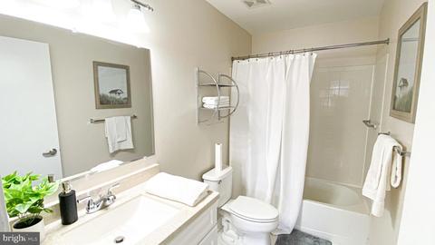 2702 Lighthouse Pt E #713, Baltimore, MD 21224 photo 11
