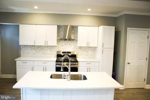 1611 E 32nd St, Baltimore, MD 21218 photo 4