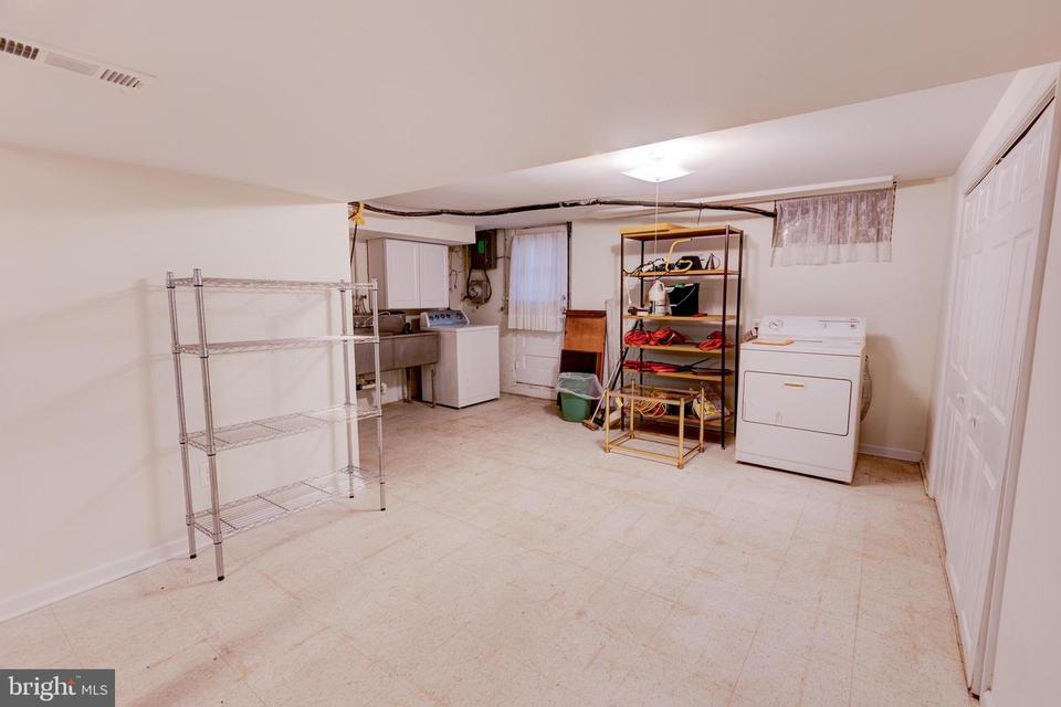  1909 Winford Rd, Baltimore, MD 21239 photo 19