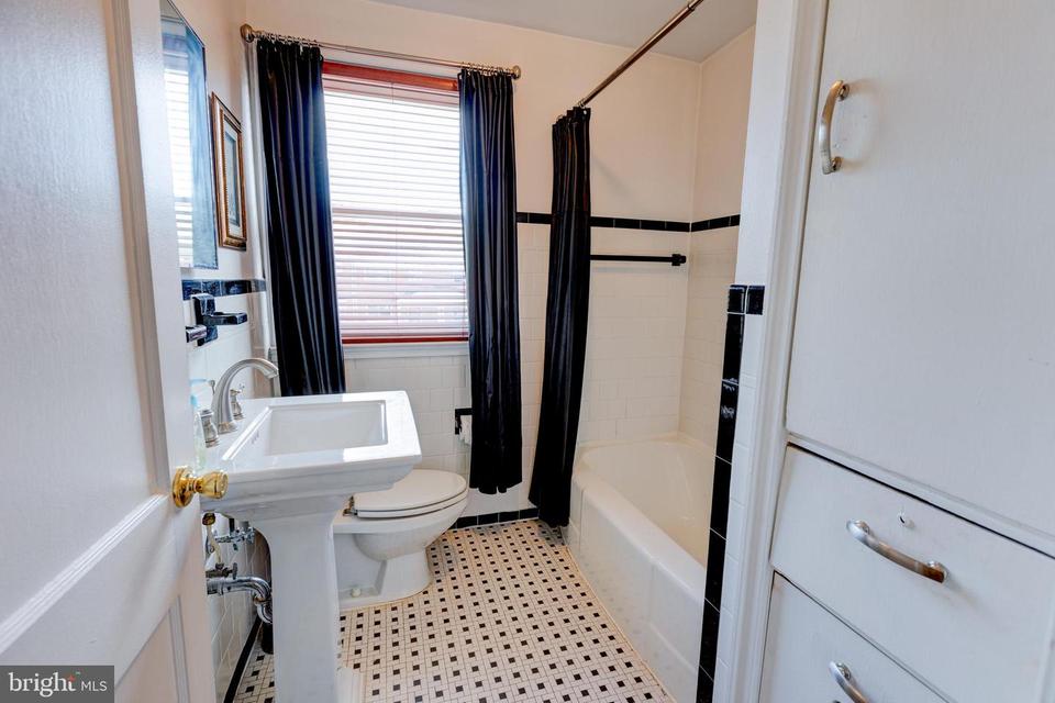  1909 Winford Rd, Baltimore, MD 21239 photo 16