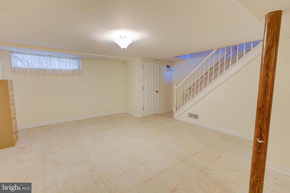  1909 Winford Rd, Baltimore, MD 21239 photo 18