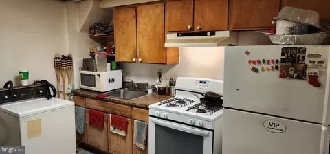 1608 E Chase St, Baltimore, MD 21213 photo 4