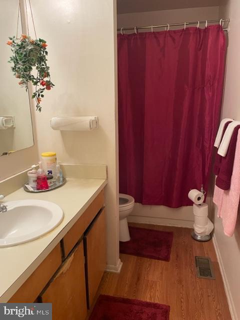 825 Showell Ct, Baltimore, MD 21202 photo 2