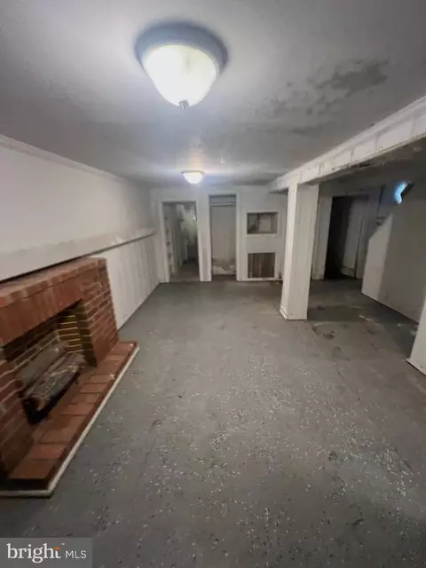 Entry Way - 2012 Presstman St, Baltimore, MD 21217 photo 4 of 4
