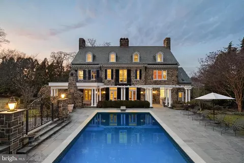 207 E Highfield Rd, Baltimore, MD 21218