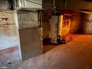 1527 Ensor St, Baltimore, MD 21202 photo 2