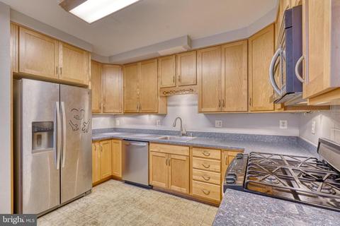 10 S Ann St, Baltimore, MD 21231 photo 2