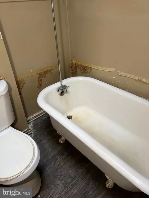 Bath - 2917 E Monument St, Baltimore, MD 21205 photo 2 of 4