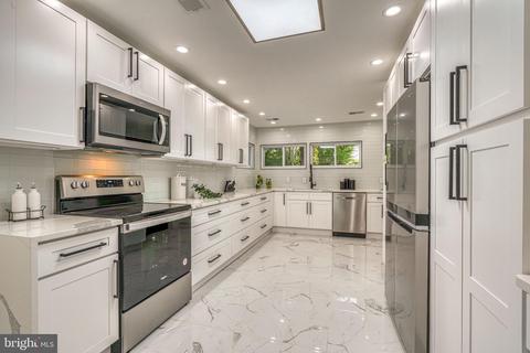 6114 Benhurst Rd, Baltimore, MD 21209