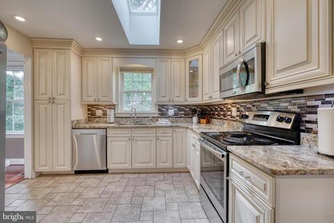 2813 Bartol Ave, Baltimore, MD 21209