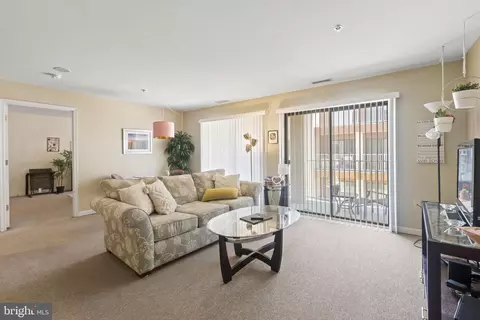 2702 Lighthouse Pt E #615, Baltimore, MD 21224 photo 3