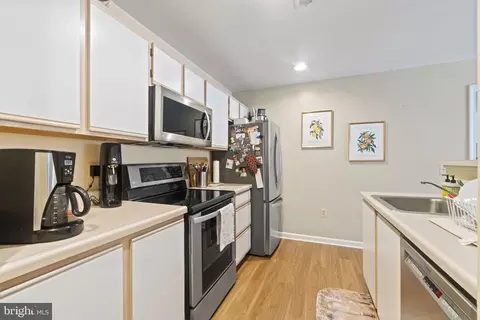 2702 Lighthouse Pt E #615, Baltimore, MD 21224 photo 4