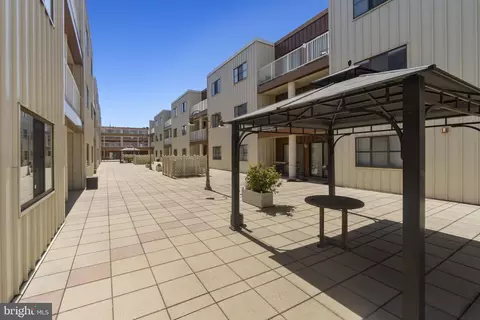 2702 Lighthouse Pt E #615, Baltimore, MD 21224 photo 22
