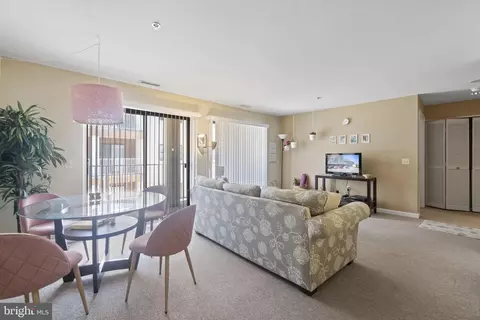 2702 Lighthouse Pt E #615, Baltimore, MD 21224 photo 7