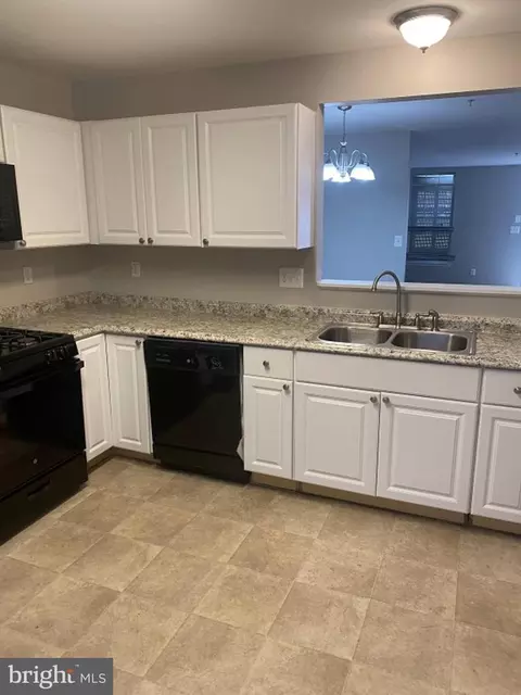 1012 Argyle Ave, Baltimore, MD 21201 photo 4