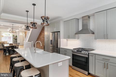 1007 S Clinton St, Baltimore, MD 21224