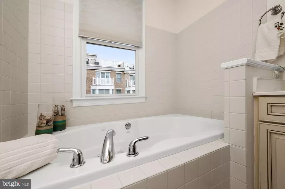  1215 Harbor Island Walk, Baltimore, MD 21230 photo 39