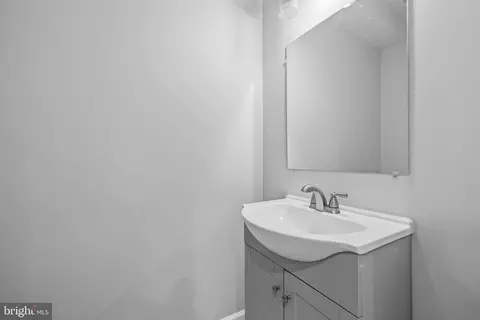 1704 E Chase St, Baltimore, MD 21213 photo 11