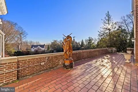 211 Wendover Rd, Baltimore, MD 21218 photo 4