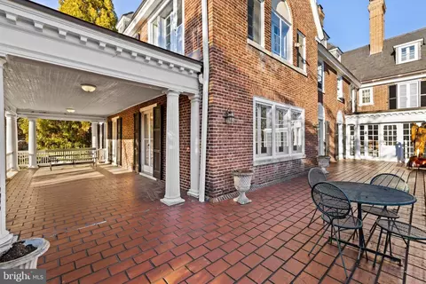 211 Wendover Rd, Baltimore, MD 21218 photo 3