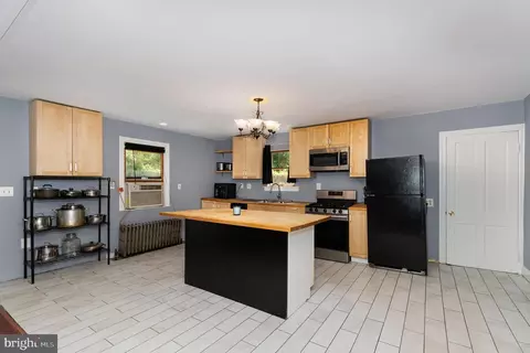 512 E 41st St, Baltimore, MD 21218 photo 8