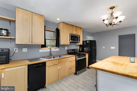 512 E 41st St, Baltimore, MD 21218 photo 11