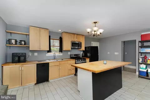 512 E 41st St, Baltimore, MD 21218 photo 10