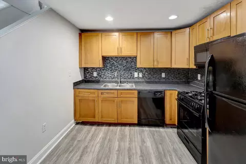 2419 E Fayette St, Baltimore, MD 21224 photo 9