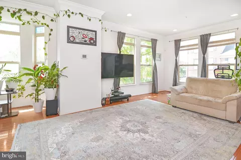 Living - 115 Lloyd St, Baltimore, MD 21202 photo 3 of 4