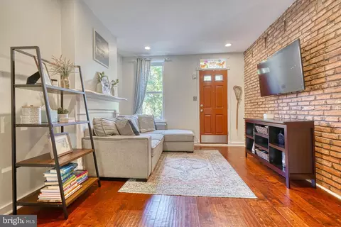 913 S Baylis St S, Baltimore, MD 21224