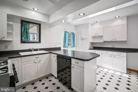 5016 Pilgrim Rd, Baltimore, MD 21214 photo 13