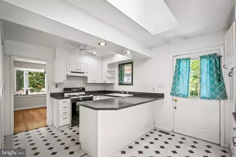 5016 Pilgrim Rd, Baltimore, MD 21214 photo 11