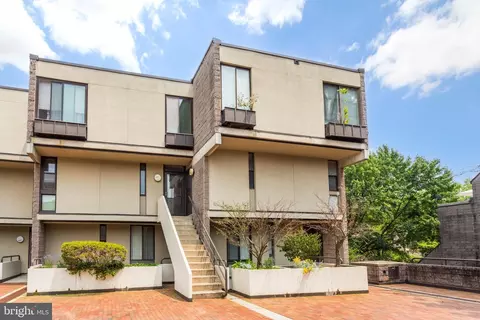 2213 Deerfern Cres, Baltimore, MD 21209