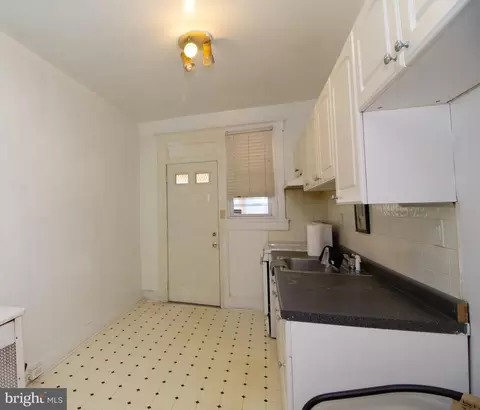 2621 E Chase St, Baltimore, MD 21213 photo 9