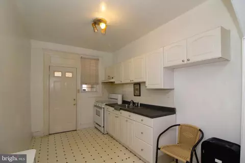 2621 E Chase St, Baltimore, MD 21213 photo 6