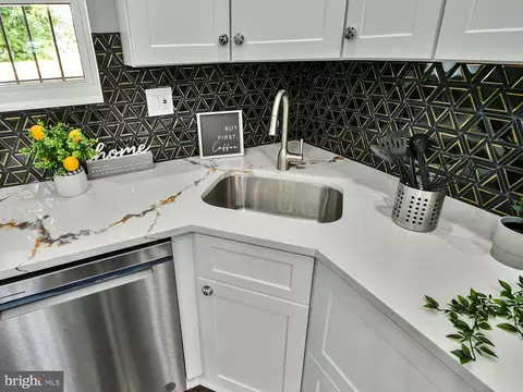 2608 E Oliver St, Baltimore, MD 21213 photo 11