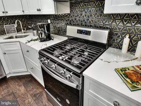 2608 E Oliver St, Baltimore, MD 21213 photo 10