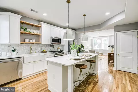 615 E 38th St, Baltimore, MD 21218