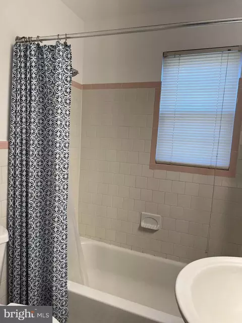 Bath - 3811 White Ave, Baltimore, MD 21206 photo 2 of 3