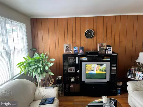 4362 Eldone Rd, Baltimore, MD 21229 photo 3