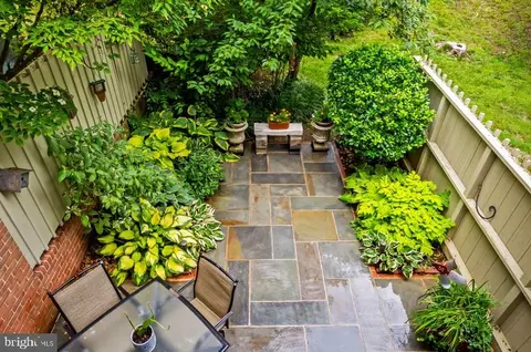 6 Palmer Green Ct, Baltimore, MD 21210