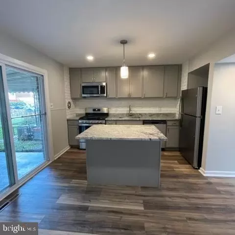 624 Markham Rd, Baltimore, MD 21229 photo 2