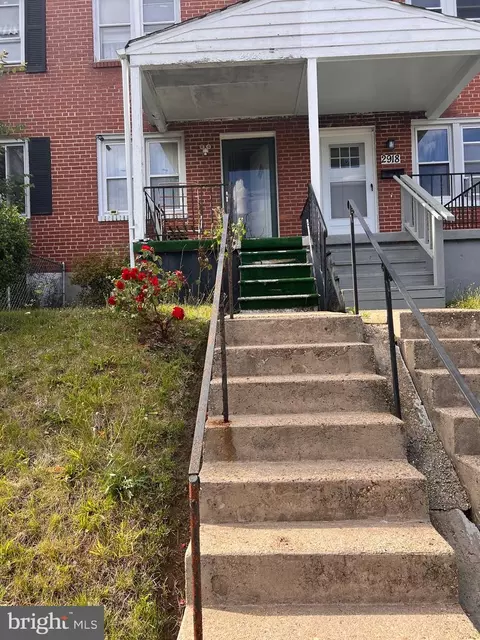 2920 Edgecombe Cir S, Baltimore, MD 21215