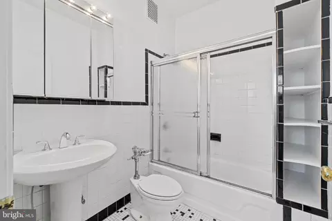 1 E Chase St #411, Baltimore, MD 21202 photo 23