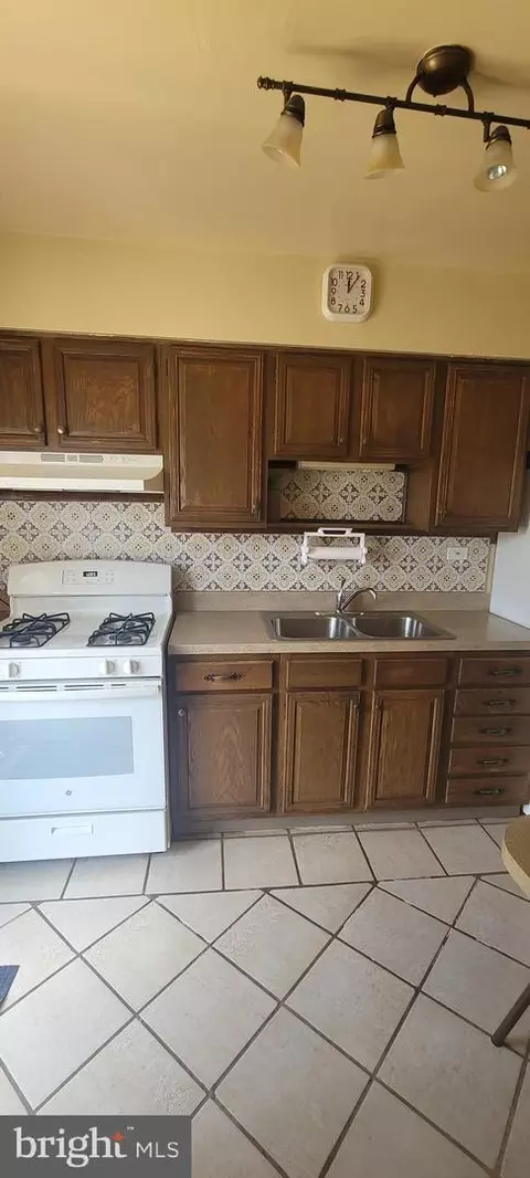4605 Coleherne Rd, Baltimore, MD 21229 photo 10