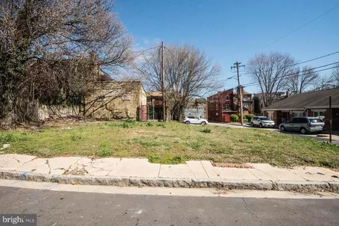 842 Lemmon St, Baltimore, MD 21201 photo 2