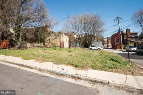 842 Lemmon St, Baltimore, MD 21201 photo 3